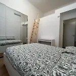 Modern In Dergano דירה