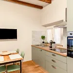 Modern Flat Near Skyline Milão