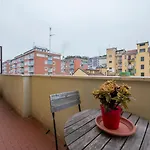 I-host - Bright 1br With Balcony In *