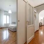 Apartman 4 Min From Porta Genova Station With Whirlpool *