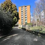 Elegante Bilocale Ristrutturato - Metro Inganni Apartment *