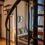 Characteristic 2 Double Bedroom Milão