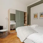 Apartamento Guesthost - Morazzone Bright And Cozy Design Flat