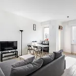 Lovely Very Near Zara Metro Station M3m5 아파트 밀라노