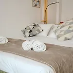 Guesthost - Relaxing Wooden Lejlighed *