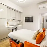 One Bedroom On Carlo Imbonati Apartamento *