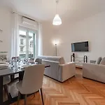 4 Min From Porta Genova Station With Whirlpool Apartman