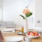 Porta Nuova Luxury 8 Minutes From The Duomo, With Ac And Wifi דירה