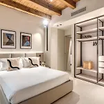 Seety Porta Romana Statue Apartment Mailand