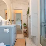 Bright Top-floor With Private Terrace شقة