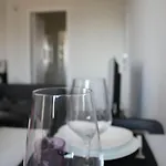 아파트 Lovely Very Near Zara Metro Station M3m5