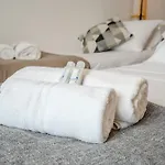 Guesthost - Relaxing Wooden Mailand