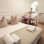 Callmehome - Navigli - Authentic Milanese Lägenhet