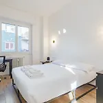 Modern One-bedroom With Terrace - Naviglio Martesana Mediolan