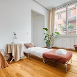 Just Urban - Exclusive 1br Center With Balcony *