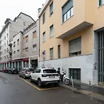 Guesthost - Morazzone Bright And Cozy Design Flat Apartamento *