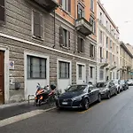 Guesthost - Stylish In Porta Romana Apartament