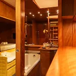 Youhosty - Ravizza Wood 22 * Milaan