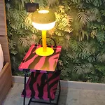アパート Eclecticjungle - Martini's Home,