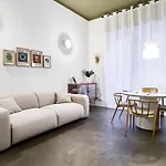 Design With Private Street Entrance