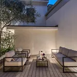Seety Porta Romana Statue Apartment