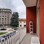 Just Urban - Exclusive 1br Center With Balcony