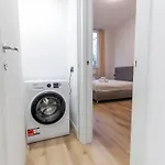 Daire Luxury 2-bedroom Station