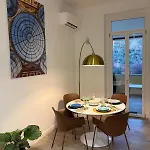 Premium Duomo Metro1, Comolake Trains11 Appartement *