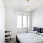 아파트 Lovely Very Near Zara Metro Station M3m5