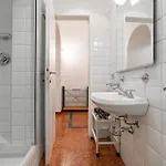 Apartman 4 Min From Porta Genova Station With Whirlpool