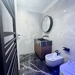 Medici5 - Luxury With Wellness Area شقة