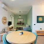 Bright Top-floor With Private Terrace * ميلان
