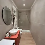 Modern And Bright House 20 Minutes From The Duomo Appartement
