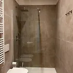 Appartement Modern And Bright House 20 Minutes From The Duomo Milaan