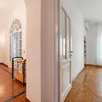 4 Min From Porta Genova Station With Whirlpool شقة