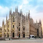 Brera Elegant Steps From Duomo, Montenapoleone, Design & Fashion Week Apartment Milan