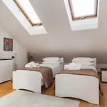 Romantic Navigli Attic Free Garage 255 X 520 Cm