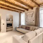 Seety Porta Romana Statue Apartment *