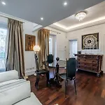 The Seven Stars - Montenapoleone Apartment *