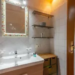 Characteristic 2 Double Bedroom * Milão