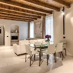 Seety Porta Romana Statue Apartment *
