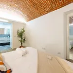 Colonna Lovely Loft - 10 Min Duomo - Buonarroti M1 Apartment Milan