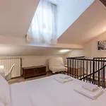Characteristic 2 Double Bedroom Milão
