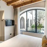 Seety Porta Romana Statue Apartment Mailand