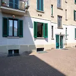 Apartment Guesthost - Relaxing Wooden Mailand