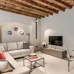 Apartment Seety Porta Romana Statue