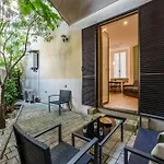 Entire With Patio In The Isola Area