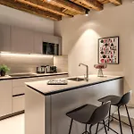 Seety Porta Romana Statue Apartment *
