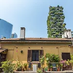 Modern Flat Near Skyline Milão