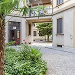 Entire With Patio In The Isola Area Apartmán